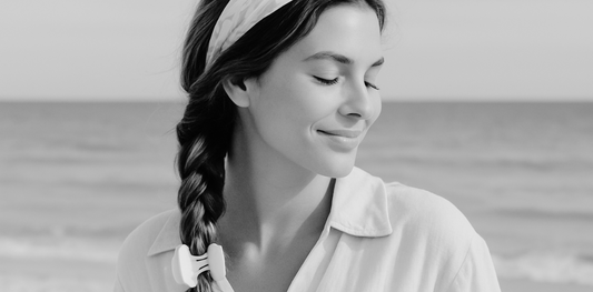 ☀️ Comment coiffer ses cheveux en vacances sans y passer des heures ?